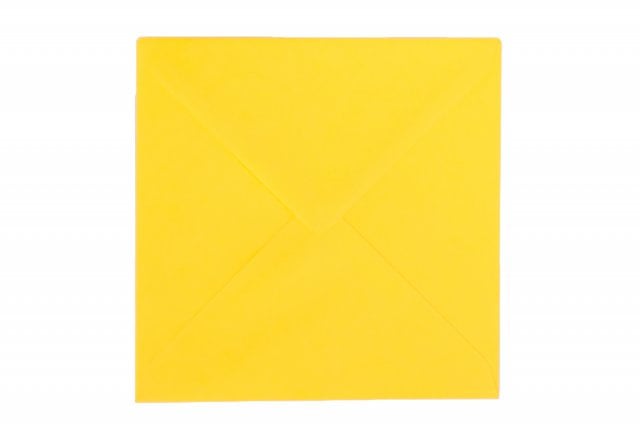 Sobres cuadrados 140x140 mm, amarillos