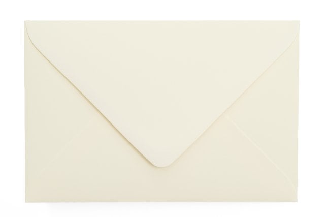 Sobres de 120 x 180 mm, color crema